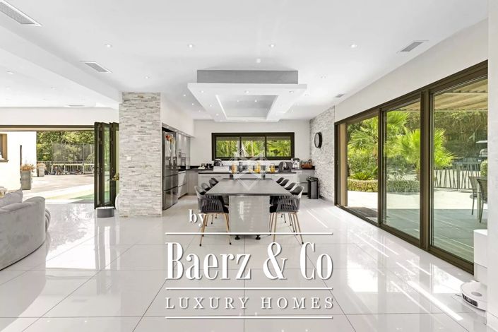 Image No.10-7 Bed Villa for sale