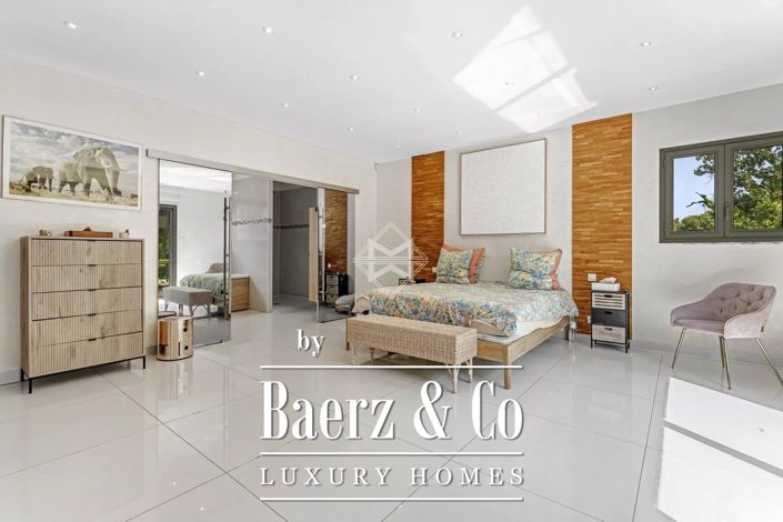 Image No.12-7 Bed Villa for sale