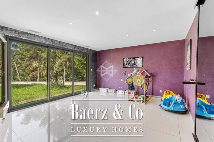 Image No.15-7 Bed Villa for sale