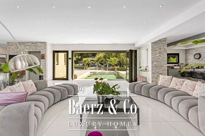 Image No.7-7 Bed Villa for sale