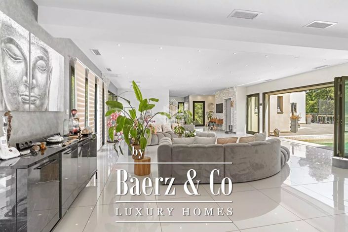 Image No.8-7 Bed Villa for sale