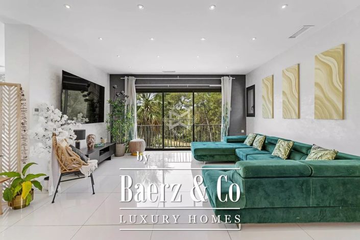 Image No.9-7 Bed Villa for sale