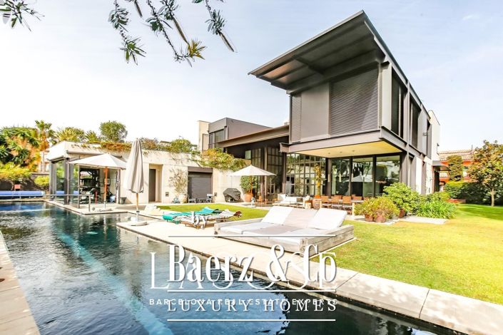Image No.1-6 Bed Property for sale