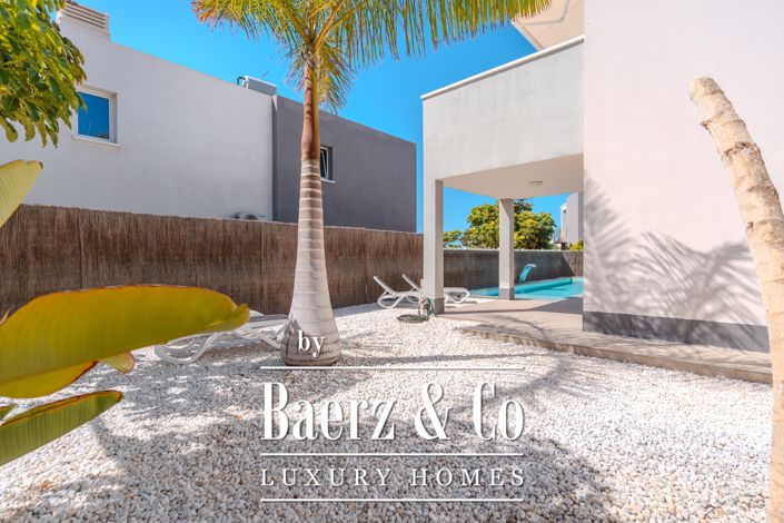 Image No.10-3 Bed Villa for sale