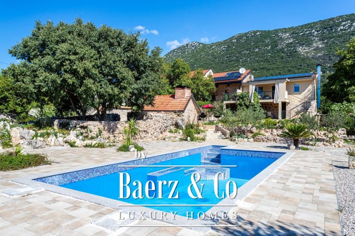 Image No.1-6 Bed Property for sale