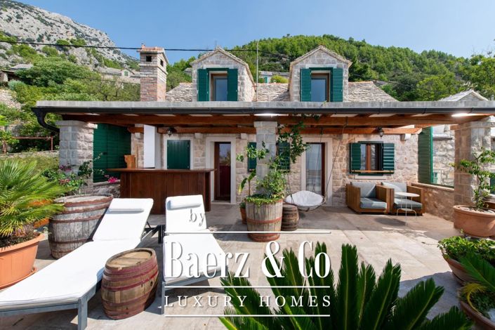 Image No.1-6 Bed Townhouse for sale