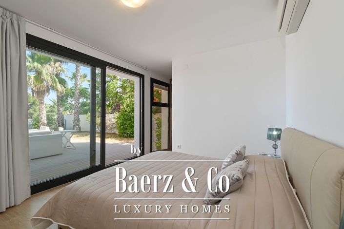 Image No.12-4 Bed Villa for sale