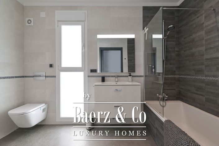 Image No.1-5 Bed Villa for sale