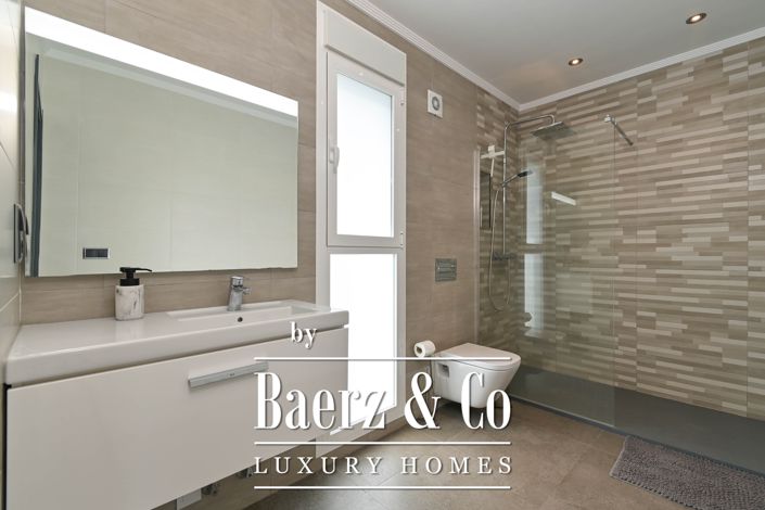 Image No.10-5 Bed Villa for sale