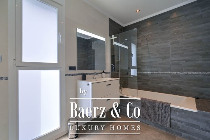 Image No.2-5 Bed Villa for sale