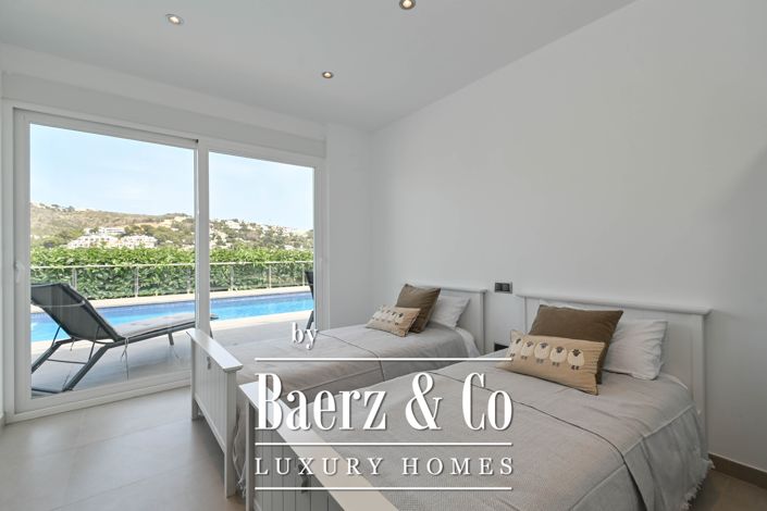 Image No.5-5 Bed Villa for sale