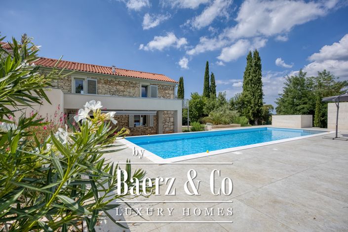 Image No.1-4 Bed Villa for sale