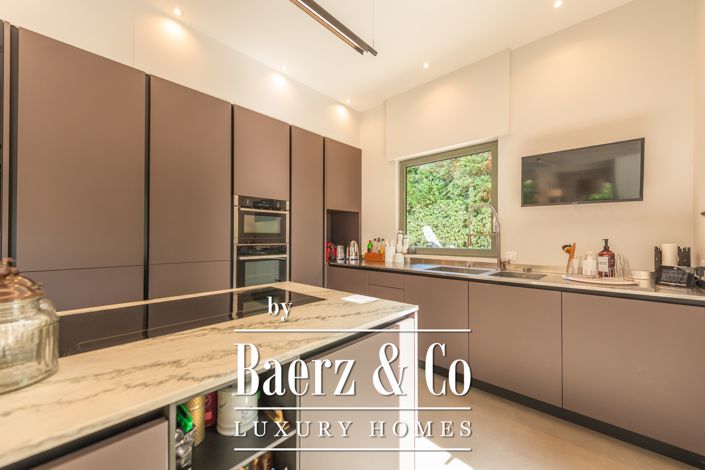 Image No.18-4 Bed House for sale