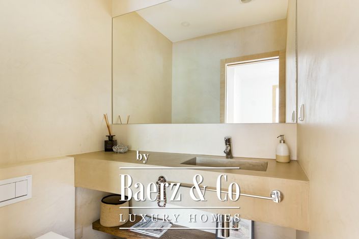 Image No.16-5 Bed House for sale