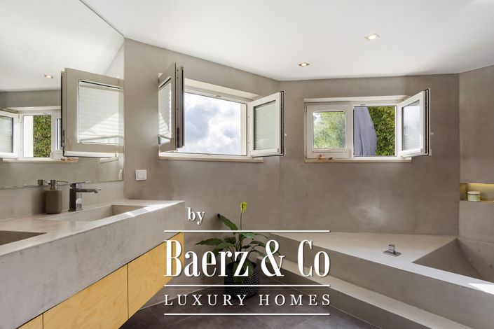 Image No.19-5 Bed House for sale