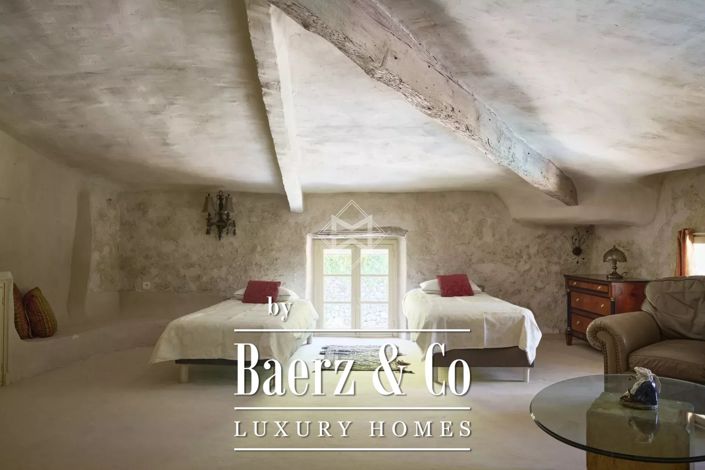 Image No.30-7 Bed House for sale