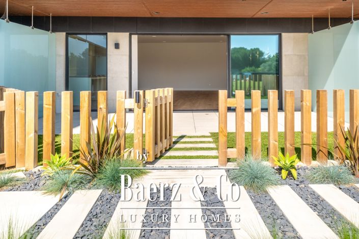 Image No.1-4 Bed Apartment for sale