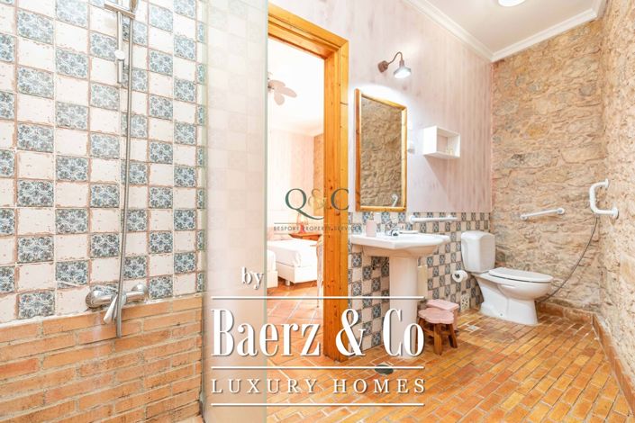 Image No.27-9 Bed Farmhouse for sale