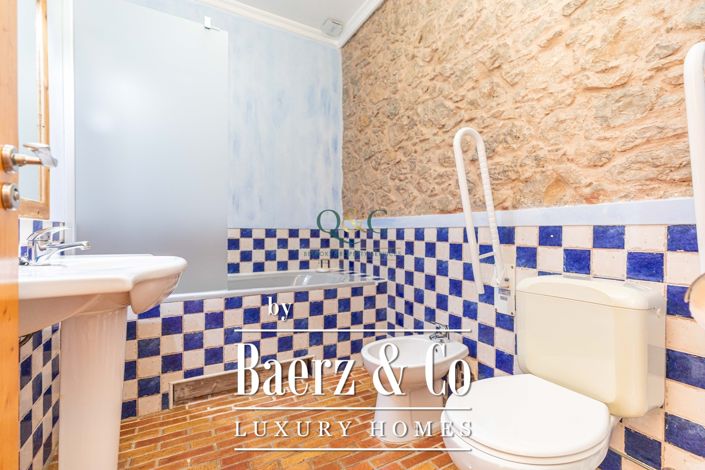 Image No.30-9 Bed Farmhouse for sale