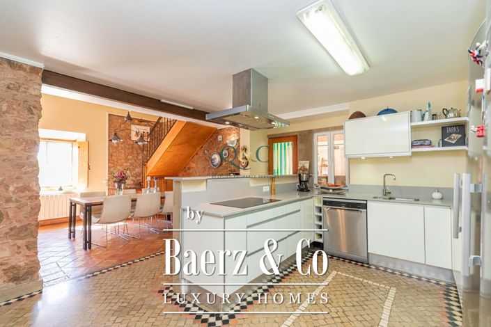 Image No.4-9 Bed Farmhouse for sale