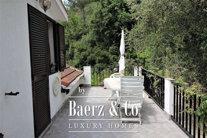 Image No.2-12 Bed Property for sale