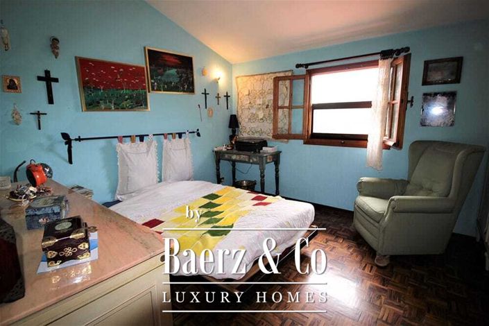 Image No.25-12 Bed Property for sale