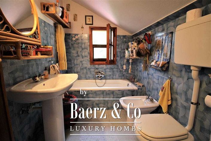 Image No.29-12 Bed Property for sale