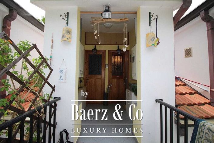 Image No.3-12 Bed Property for sale