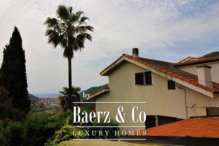 Image No.4-12 Bed Property for sale