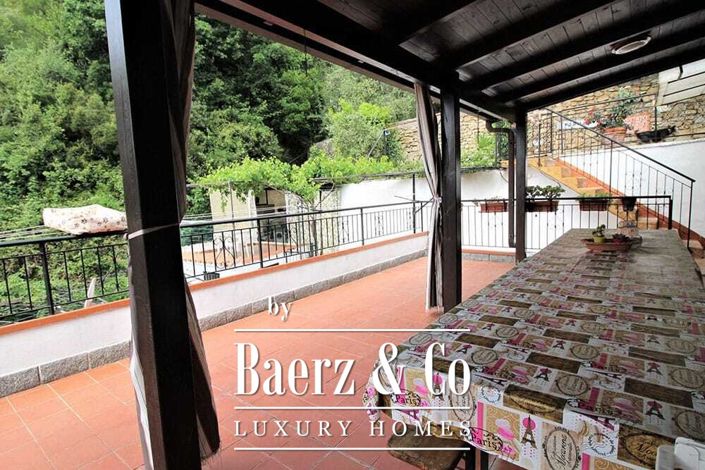 Image No.5-12 Bed Property for sale