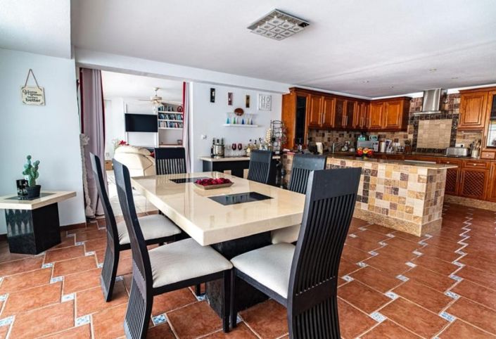 Image No.10-4 Bed Villa for sale