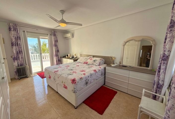 Image No.40-3 Bed Villa for sale