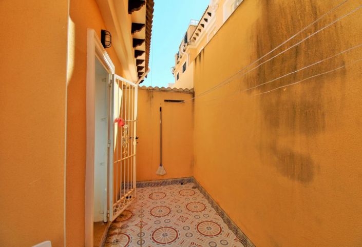 Image No.11-3 Bed Townhouse for sale