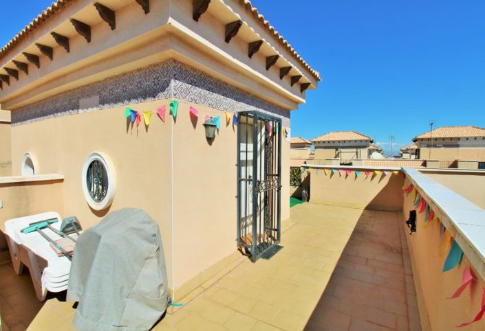 Image No.25-3 Bed Townhouse for sale