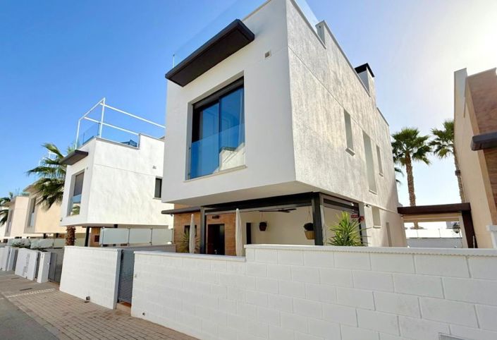 Image No.19-3 Bed Villa for sale