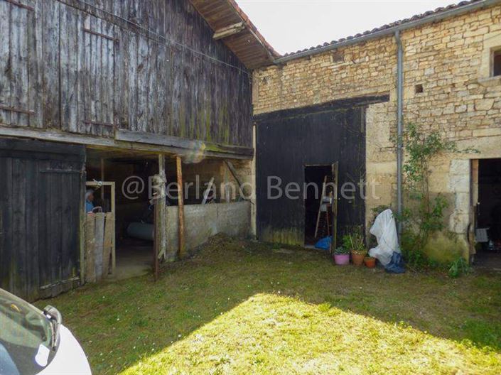 Image No.10-3 Bed House for sale