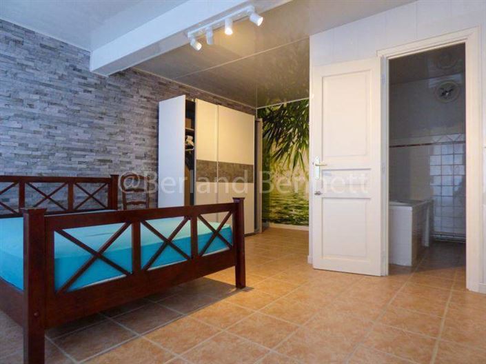 Image No.5-2 Bed House for sale