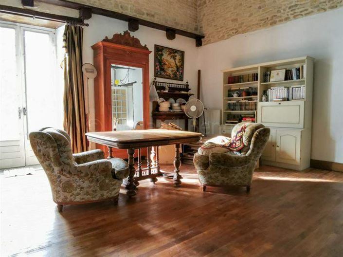 Image No.10-3 Bed House for sale