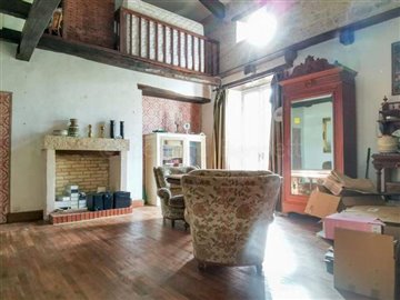 f10e4025-9803-8180-2859-31b88b47d827