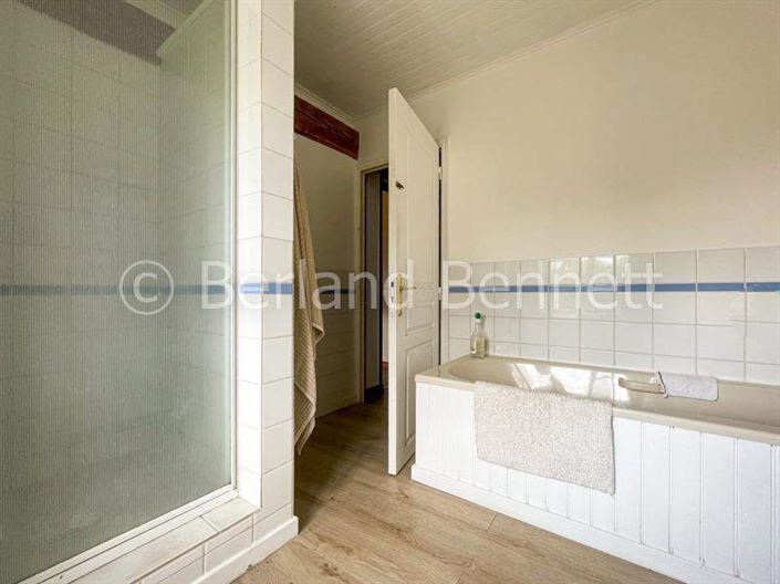 Image No.8-5 Bed House for sale