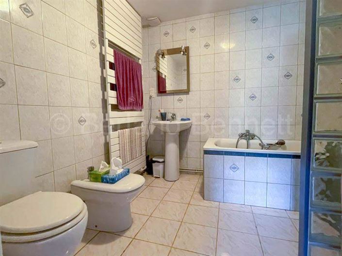 Image No.8-3 Bed House for sale