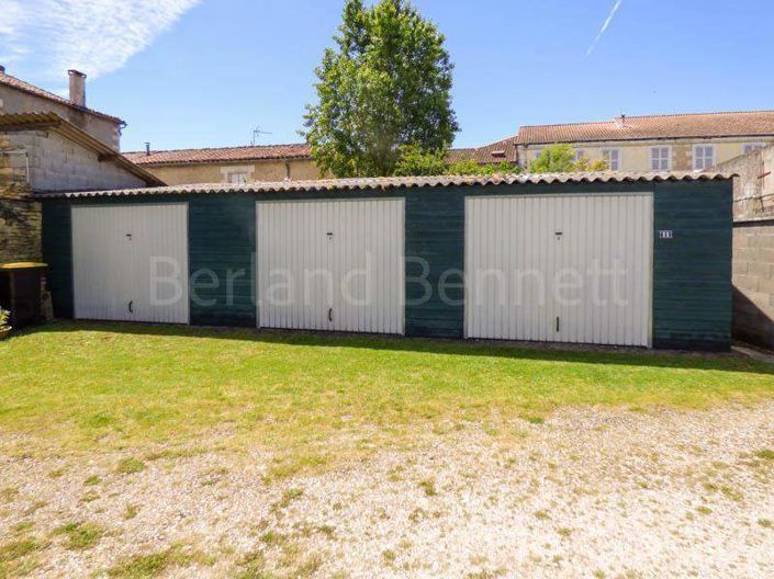 Image No.2-8 Bed House for sale