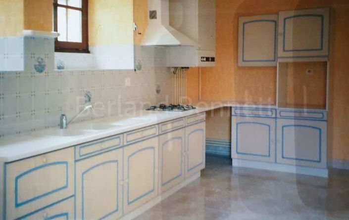 Image No.8-8 Bed House for sale