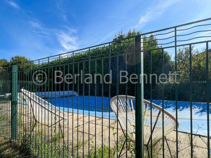 Image No.18-4 Bed House for sale