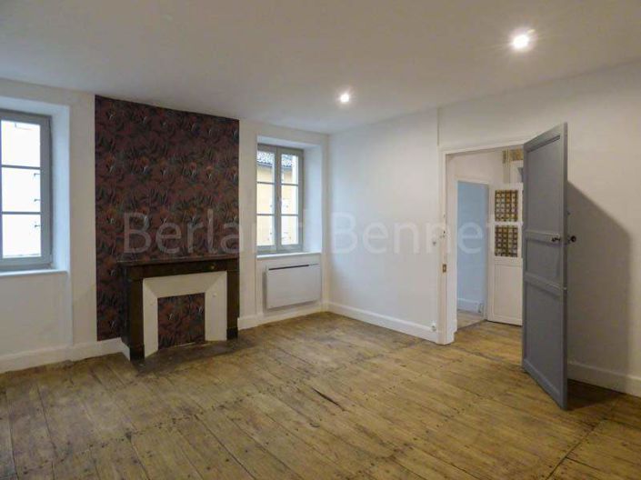 Image No.10-3 Bed House for sale