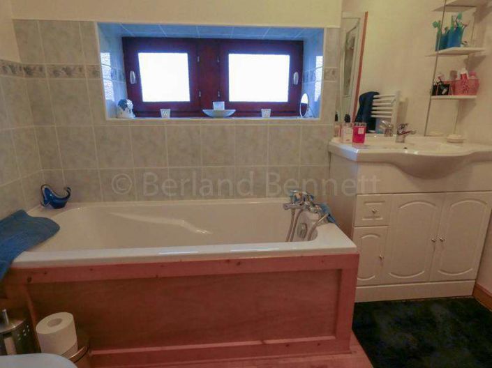 Image No.10-3 Bed House for sale