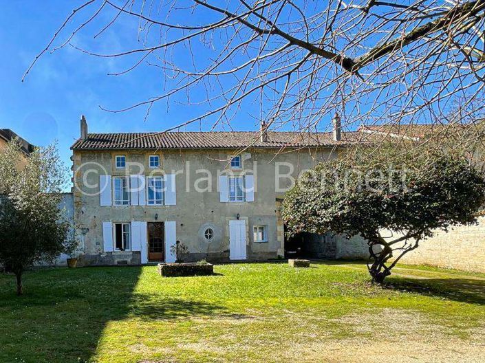 Image No.1-4 Bed House for sale
