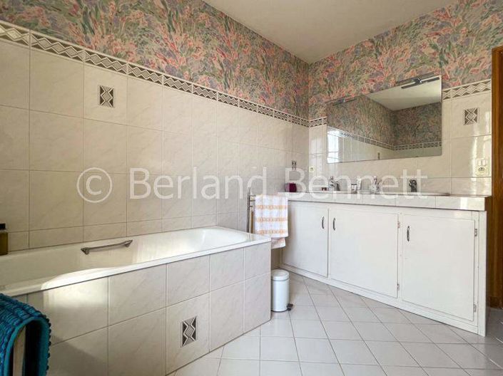 Image No.16-4 Bed House for sale