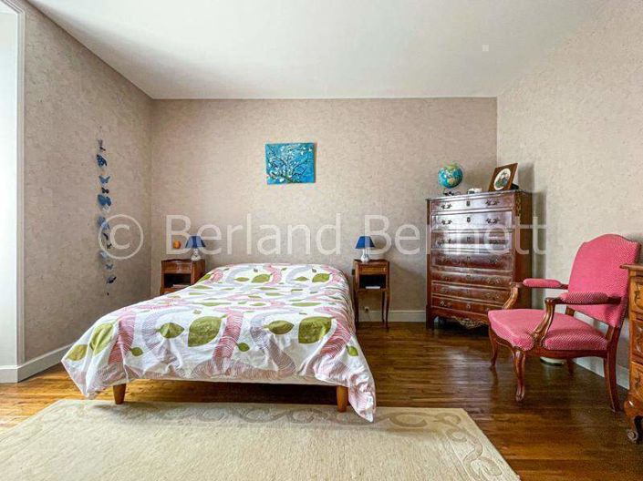 Image No.18-4 Bed House for sale