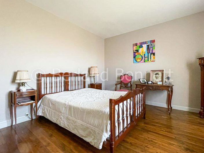 Image No.19-4 Bed House for sale